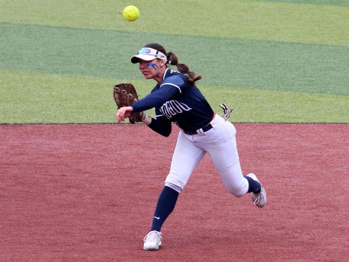 <a href='http://podiatry.eagle1027.com'>365英国上市</a>杜波依斯分校 sophomore Caitlyn 沃森 fires a ball across the diamond from her shortstop position during a recent home game at Heindl Field in 杜波依斯.