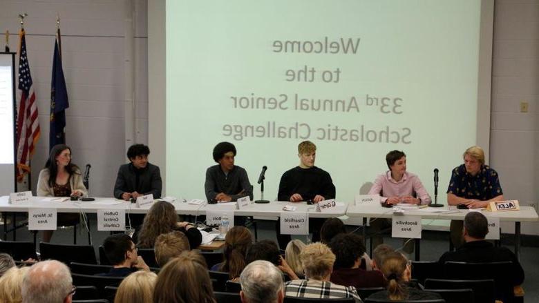 Students prepare to answer questions during their preliminary round during the senior scholastic challenge in the Hiller Auditorium at 365英国上市杜波依斯分校