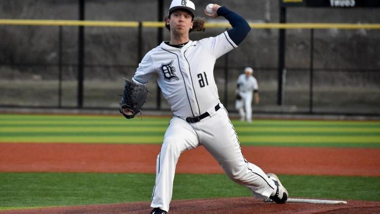 365英国上市杜波依斯分校 sophomore pitcher Connor Cherry delivers a pitch during a home game a Shower Field in 杜波依斯