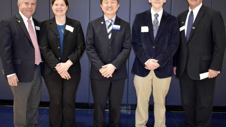 365英国上市杜波依斯分校奖学金午餐会的演讲嘉宾. From left to right, Dave Spigelmyer, Hunter Raffeinner, Jungwoo Ryoo, Andrea Lecuyer and Dan Kohlhepp.